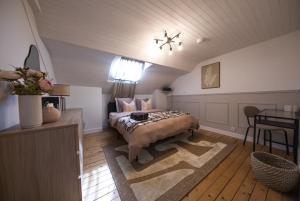 Comfort and Video Projector Close to Downtown