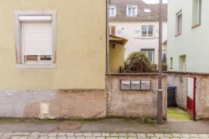 Banksy centre-ville, place de létoile