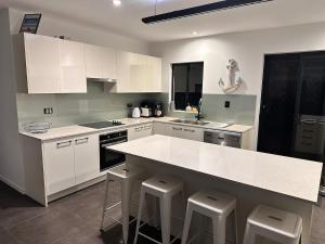 Coastal Runaway - Pet friendly & close to the water!