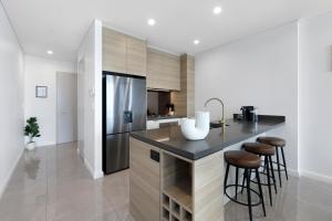 45th-Floor Luxury Suite with Panoramic Ocean Views in Meriton