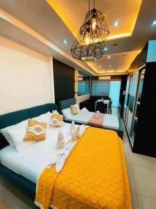 Shell Family Suites Ocean & MOA view