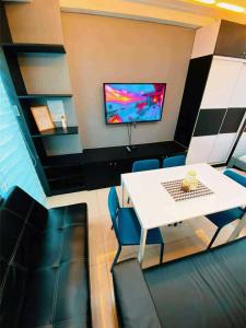 Shell Family Suites Ocean & MOA view