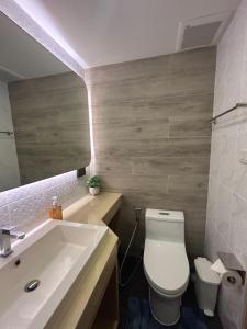 K4 Seaview Hillside 3BR and 1 Staff Quarter