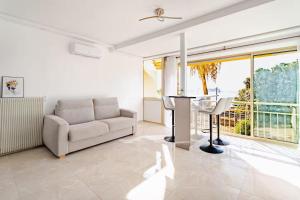 Luxury Apartment with Sea View and Private Beach Access