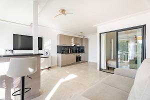 Luxury Apartment with Sea View and Private Beach Access