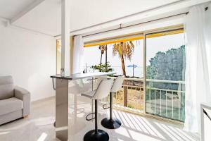 Luxury Apartment with Sea View and Private Beach Access