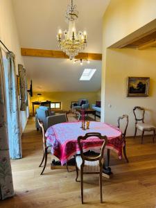 SEEBERGER GÜTL - by "Schloss Gessenberg" Exclusive apartments with a historic ambience for lovers of art and antiques