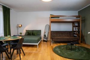 The Green Loft Studio - 10 min to City Center
