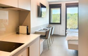 Awesome Apartment In Palit With Wifi 