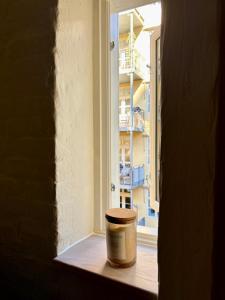 Peaceful Courtyard - Royal Palace & Marble Church