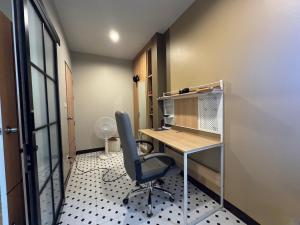 Rare Find Penthouse with Private Office and Jungle Mountrain Views