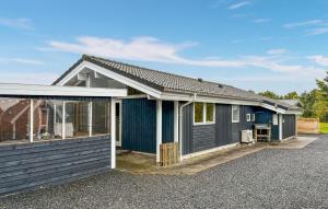 3 Bedroom Stunning Home In Hovborg