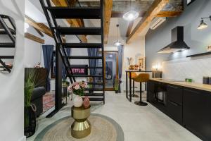 Lumina I Premium Apartment with Balcony I AC