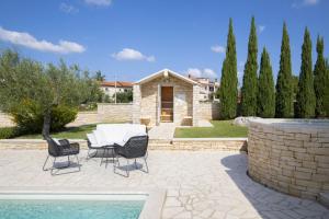 Villa Piccolo Paradiso with Heated Pool, Jacuzzi & Sauna