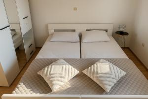 Melissa Beach two bedroom apartment with balcony