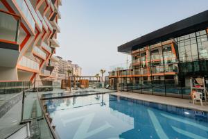 Luxury 1 Bedroom with Pool Dubai Frame Museum View