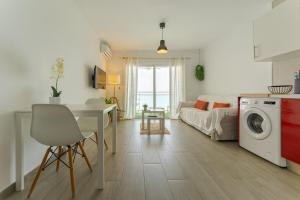 Beachfront Apartment with Sea View AC WiFi - Cambrils "Apt 208"
