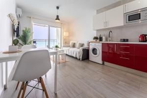 Beachfront Apartment with Sea View AC WiFi - Cambrils "Apt 208"