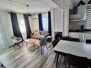 Le Repos Blue Apartment