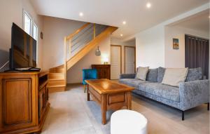 Awesome Home In Bacilly With Wifi