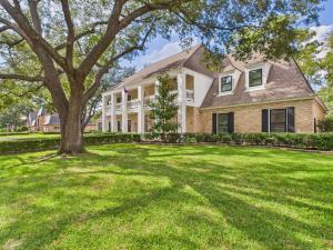 Wagon Wheel BNB - 20 minutes to IAH, pool, spa, 7 BDR
