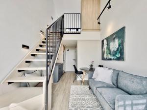 Bright natural light, secure, wifi,6th Floor views