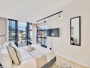 Bright natural light, secure, wifi,6th Floor views