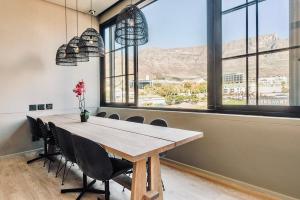 Bright natural light, secure, wifi,6th Floor views