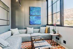 Bright natural light, secure, wifi,6th Floor views