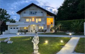 Amazing Apartment In Pologi 