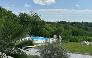 Amazing Apartment In Pologi