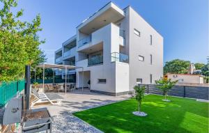 Two Bedroom Cozy Apartment In Banjole