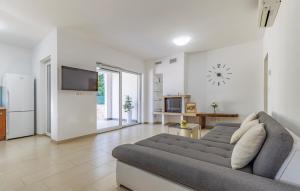 Two Bedroom Cozy Apartment In Banjole