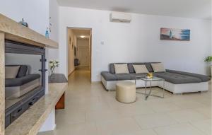 Two Bedroom Cozy Apartment In Banjole