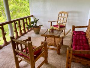 Novelyns Seaview Hideaway