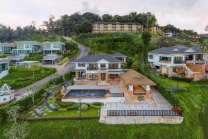 Golden Horizon Villa