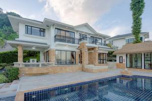 Golden Horizon Villa