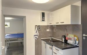 2 Bedroom Cozy Home In Salopeki Modruski