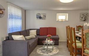 2 Bedroom Cozy Home In Salopeki Modruski