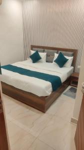 Hotel Taj Parkway
