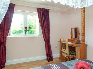 1 The Follys - Uk45189