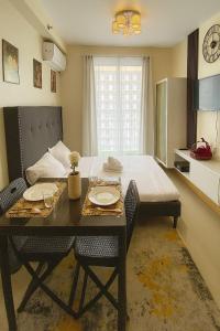 Luxury poolview condo with pool access!