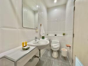 Nookhouse Cafe & Guesthouse