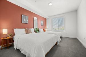 Modern Downtown 2BR 2BA with City Views Fire Pit Walk to Delta Center