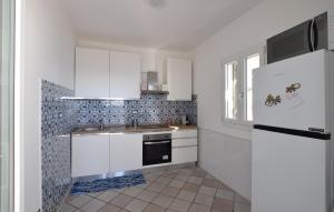 3 Bedroom Lovely Home In Gizzeria Lido