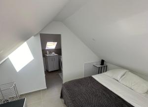 PENICHE As Estrelas Proches centre ville et petite plage Trois établissements indépendants climatisés et de tout confort