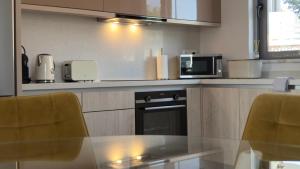 ARYVE Townhouse Rhodos mit Akropolis- und Meerblick sowie Jacuzzi und tollen Sonnenterrassen und Garten