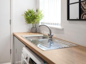 Hilltop Apartment 7 - Uk50599