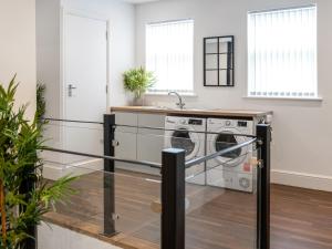 Hilltop Apartment 8 - Uk50600