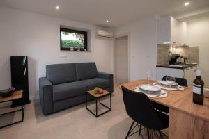 Lara - private parking and garden